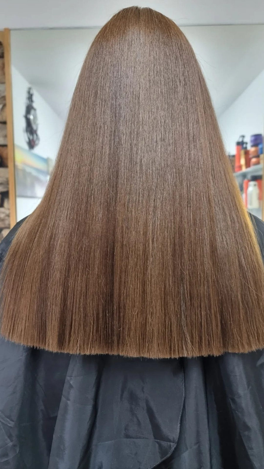 Steil glanzend bruin haar na een behandeling bij Hairstudio Veghel